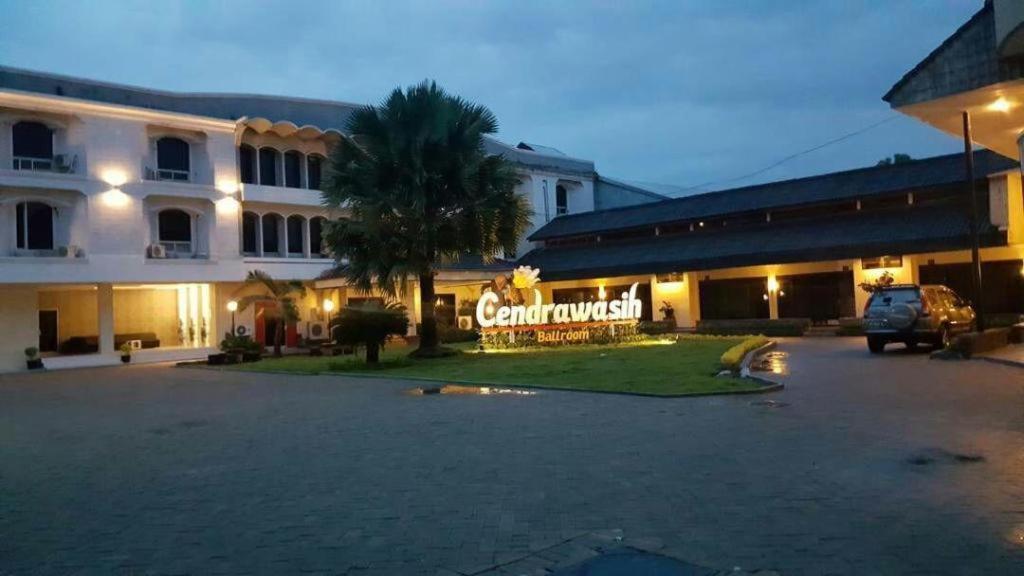 Insumo Palace Hotels & Resorts Kediri  Exterior foto